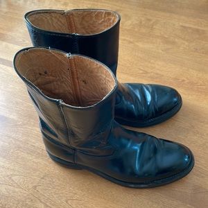 Vintage black leather boots, Beautiful leather lined 8B